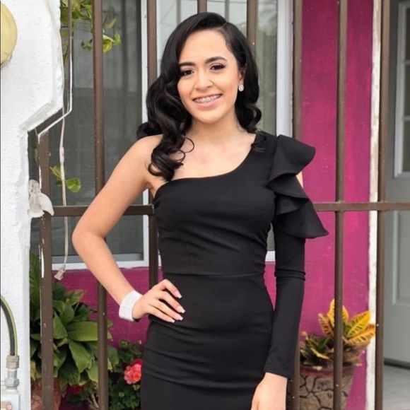 Formal black Dress - Picture 2 of 3